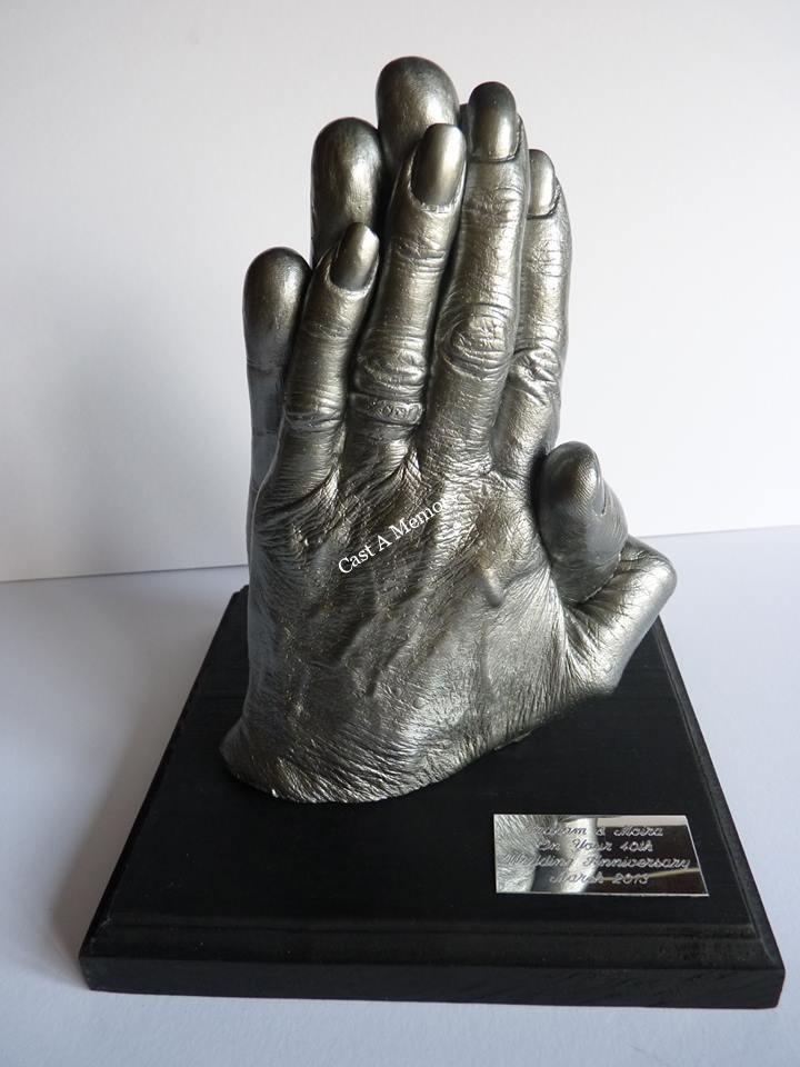 Couple hand cast mounted